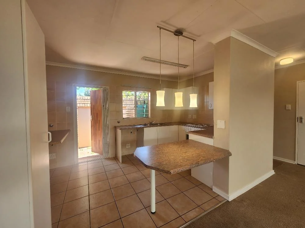 Simplex  in Retirement Village in Equestria.