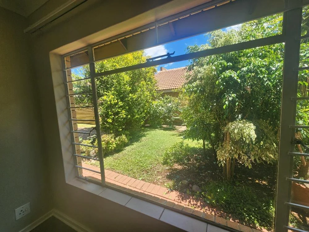 Simplex  in Retirement Village in Equestria.