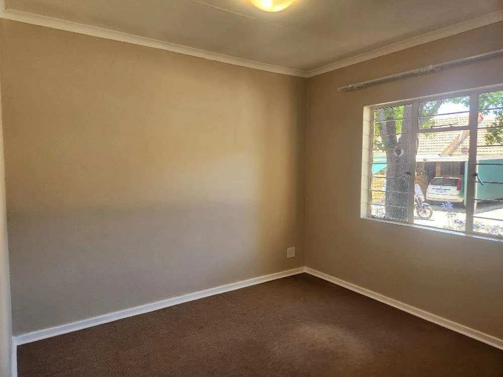 Simplex  in Retirement Village in Equestria.