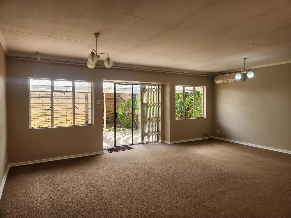 Simplex  in Retirement Village in Equestria.