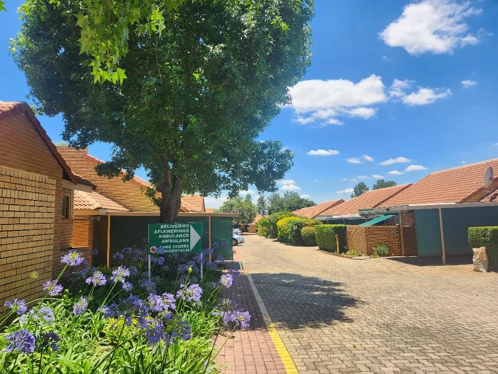 Simplex  in Retirement Village in Equestria.