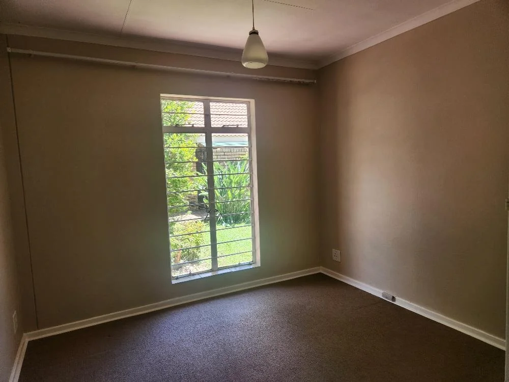 Simplex  in Retirement Village in Equestria.