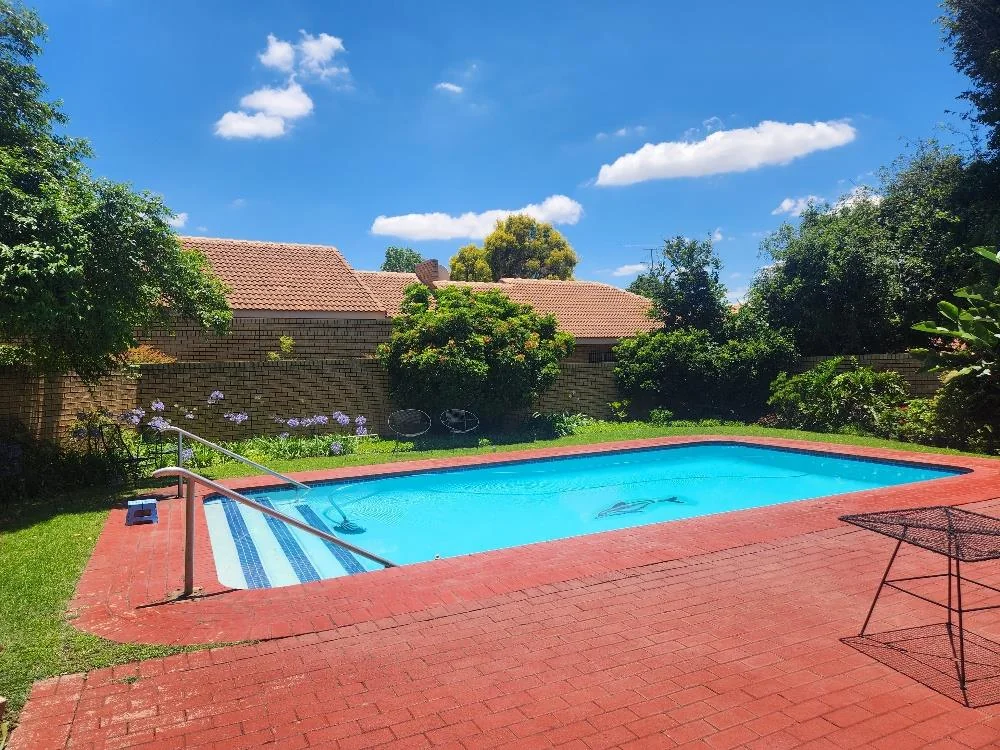 Simplex  in Retirement Village in Equestria.