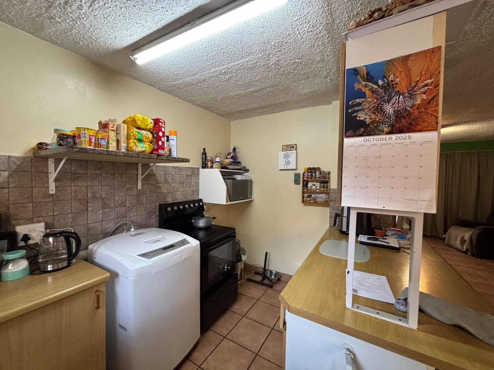 MAKE THIS ONE YOURS!! DUPLEX WITH LARGE GARDEN.