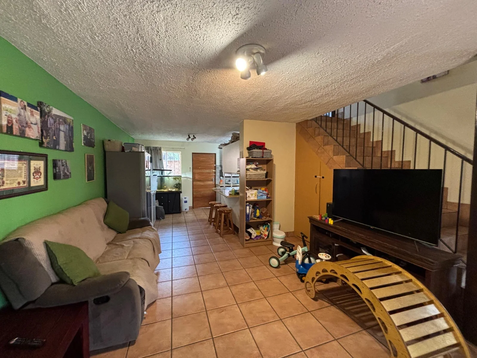 MAKE THIS ONE YOURS!! DUPLEX WITH LARGE GARDEN.