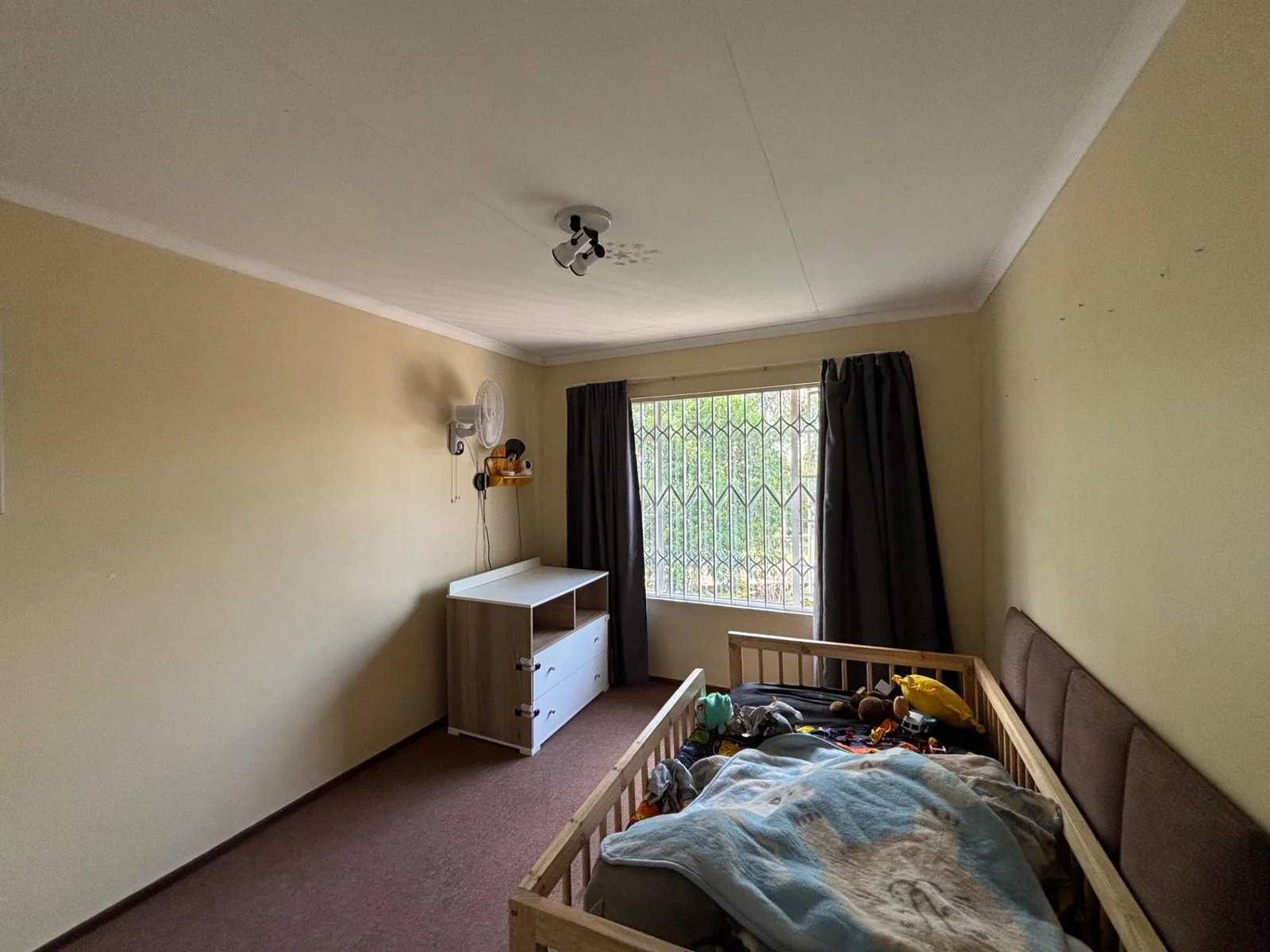 MAKE THIS ONE YOURS!! DUPLEX WITH LARGE GARDEN.