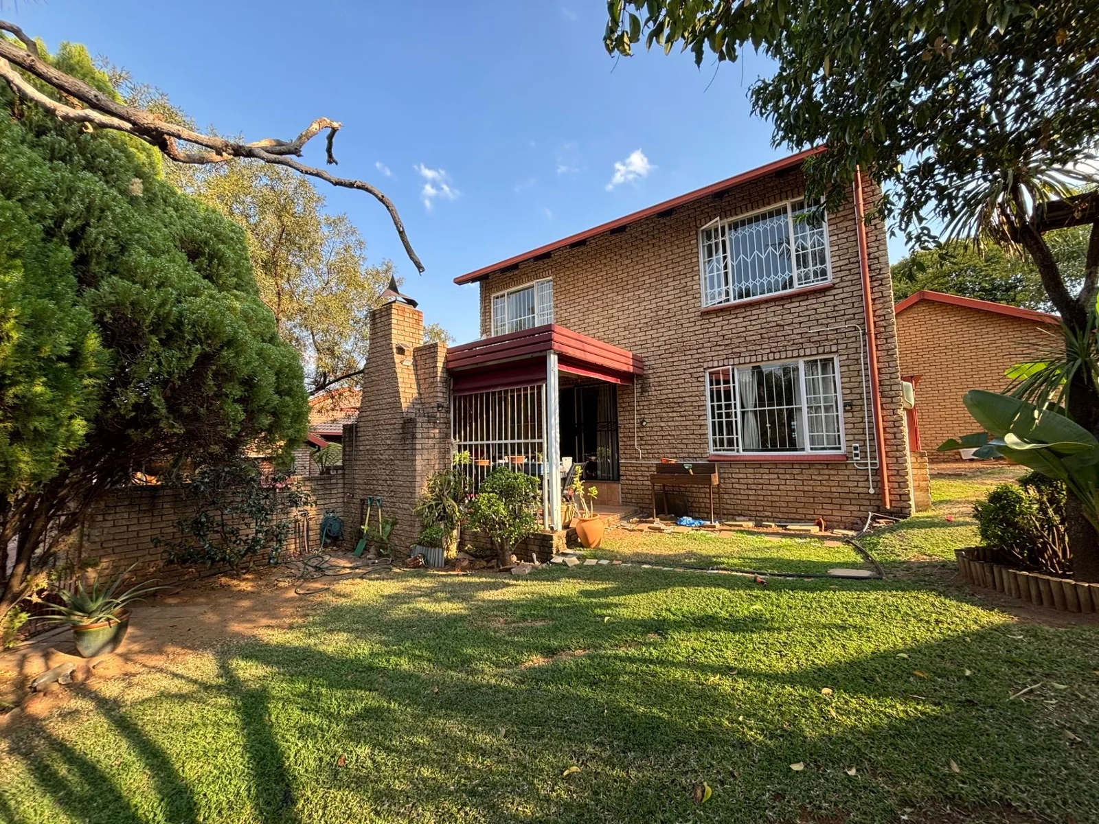 MAKE THIS ONE YOURS!! DUPLEX WITH LARGE GARDEN.