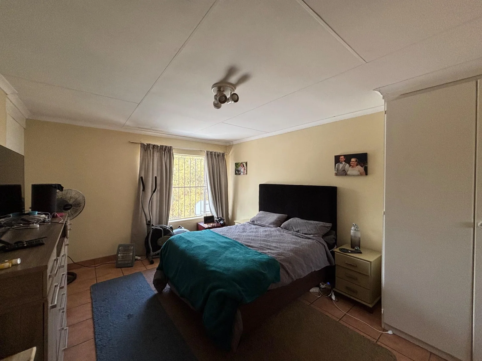 MAKE THIS ONE YOURS!! DUPLEX WITH LARGE GARDEN.