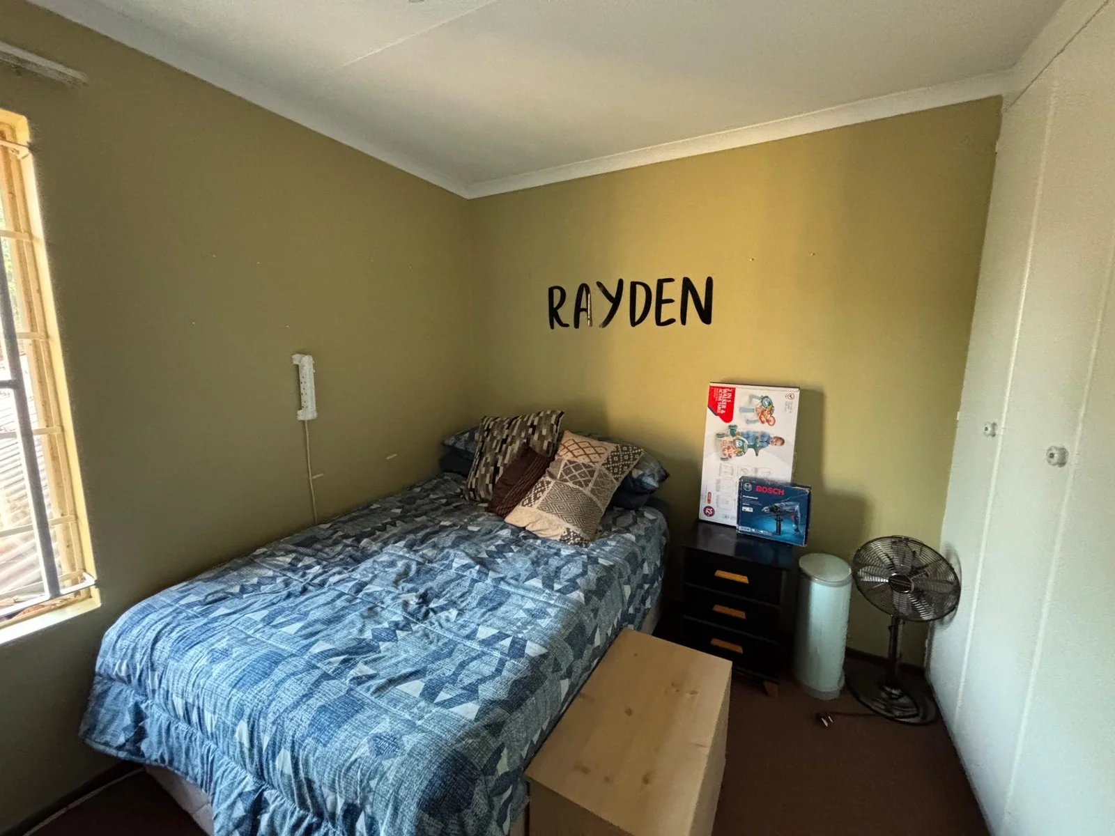 MAKE THIS ONE YOURS!! DUPLEX WITH LARGE GARDEN.