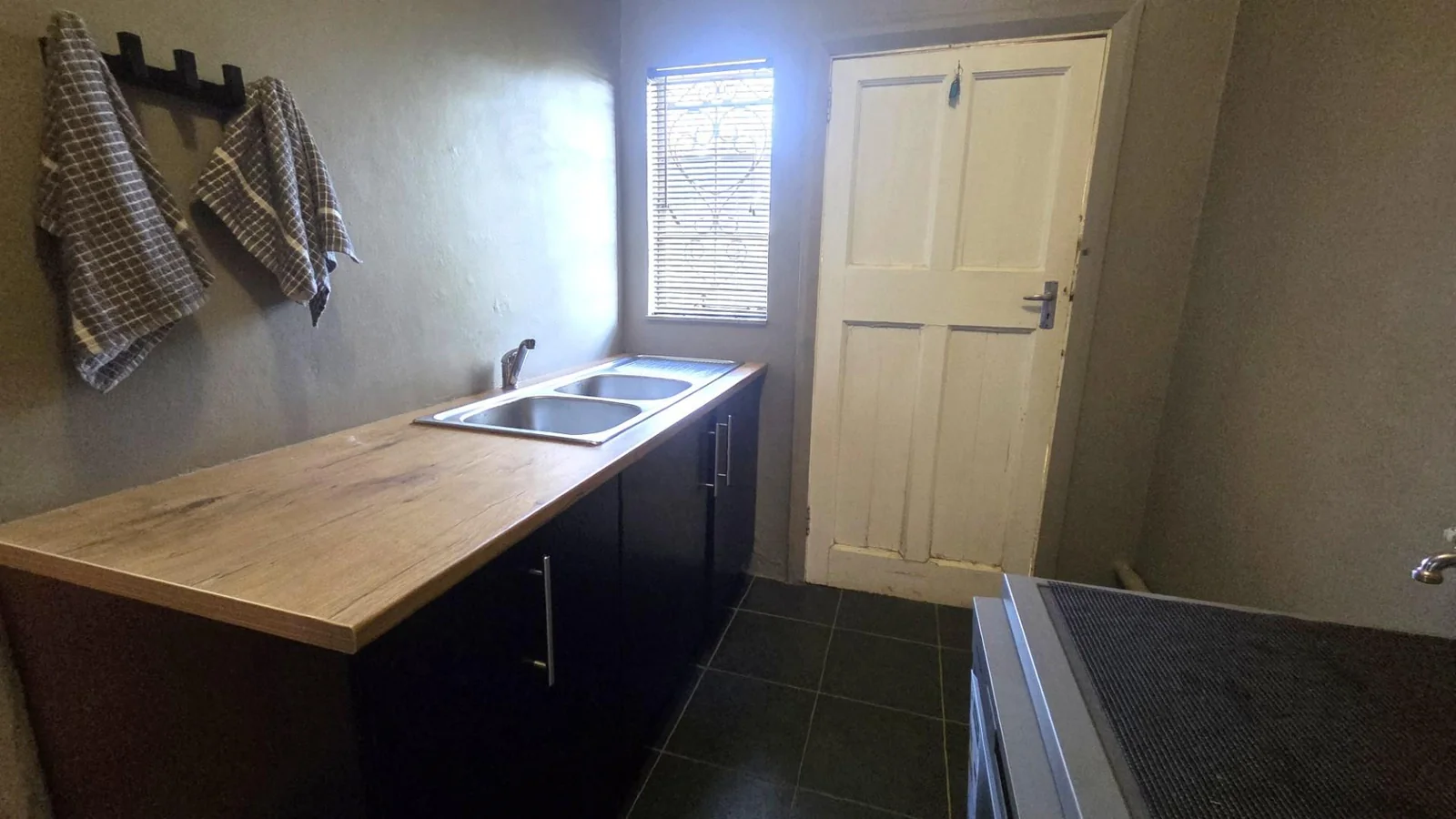 Live Comfortably, Earn Instantly — Home with Flatlet in Top Location