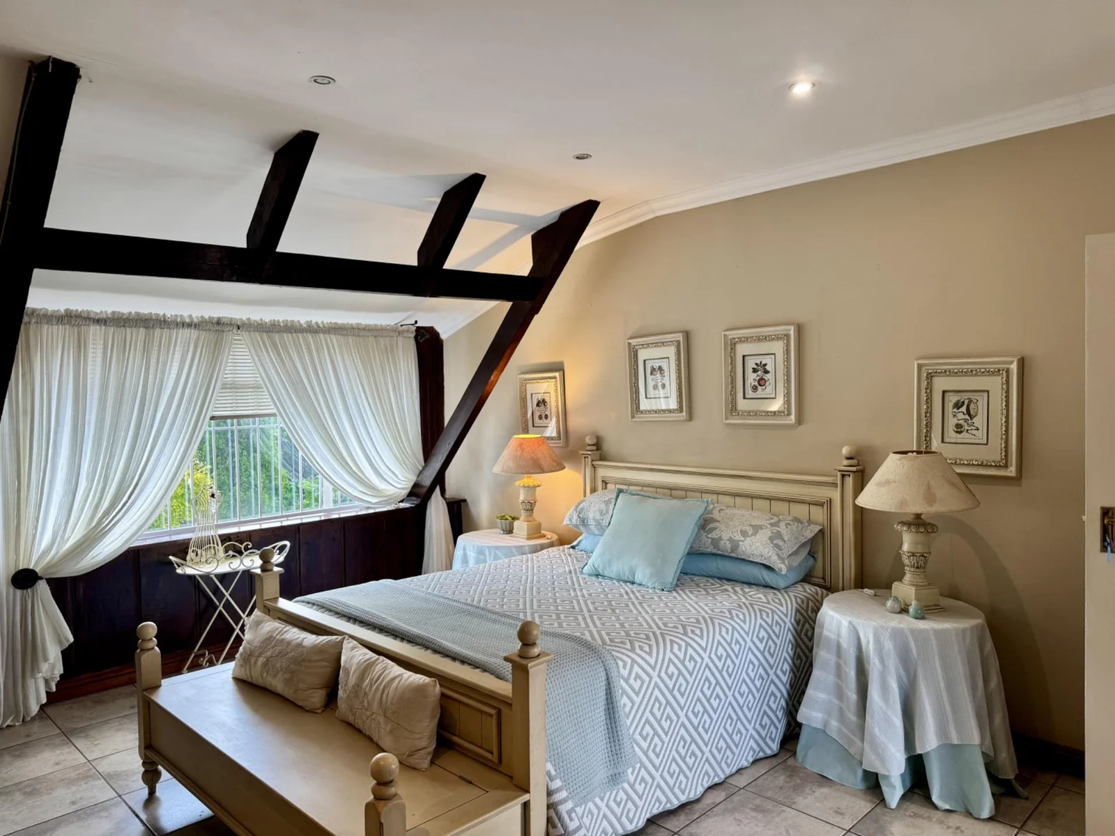 5-Bedroom, 5 Bath Home with Cottage, Pool & Business Rights – Endless Potential in Radiokop