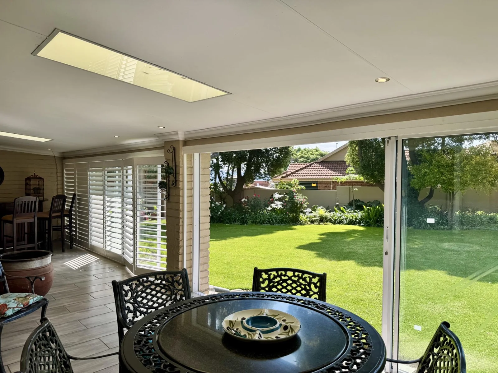 5-Bedroom, 5 Bath Home with Cottage, Pool & Business Rights – Endless Potential in Radiokop