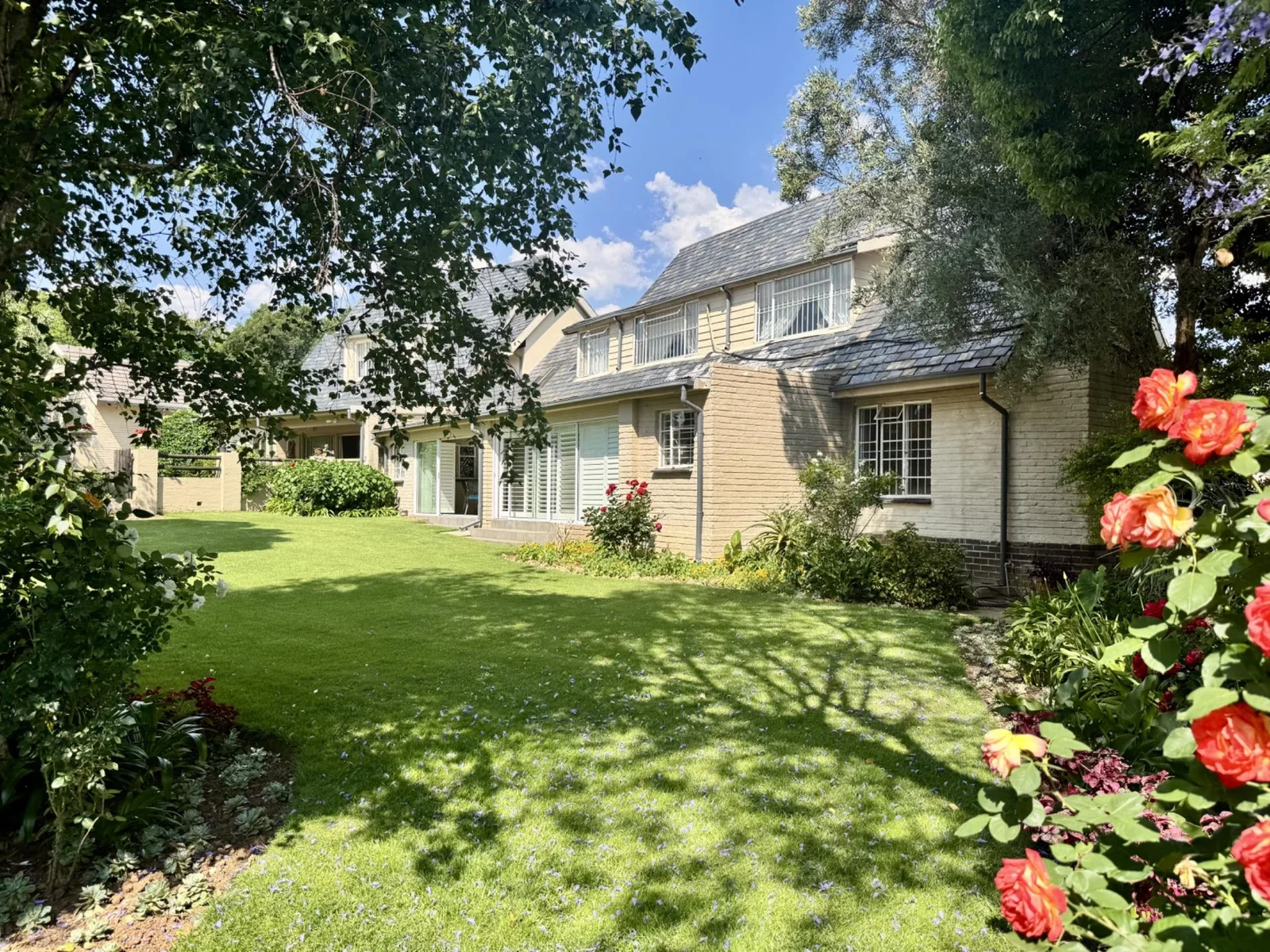 5-Bedroom, 5 Bath Home with Cottage, Pool & Business Rights – Endless Potential in Radiokop