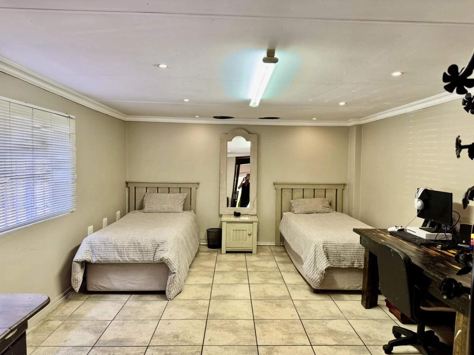 5-Bedroom, 5 Bath Home with Cottage, Pool & Business Rights – Endless Potential in Radiokop