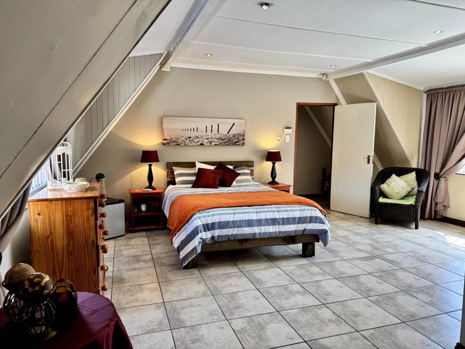 5-Bedroom, 5 Bath Home with Cottage, Pool & Business Rights – Endless Potential in Radiokop