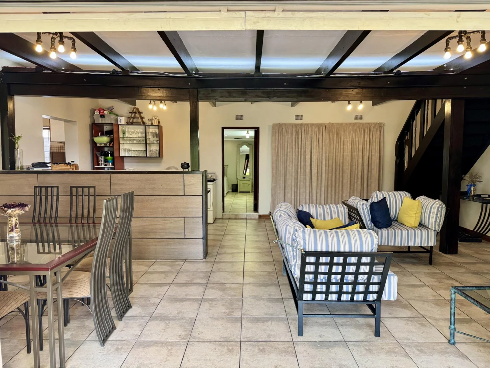 5-Bedroom, 5 Bath Home with Cottage, Pool & Business Rights – Endless Potential in Radiokop