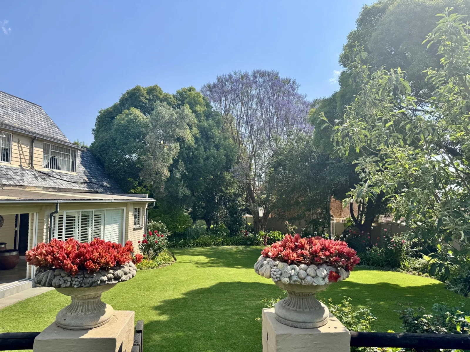 5-Bedroom, 5 Bath Home with Cottage, Pool & Business Rights – Endless Potential in Radiokop