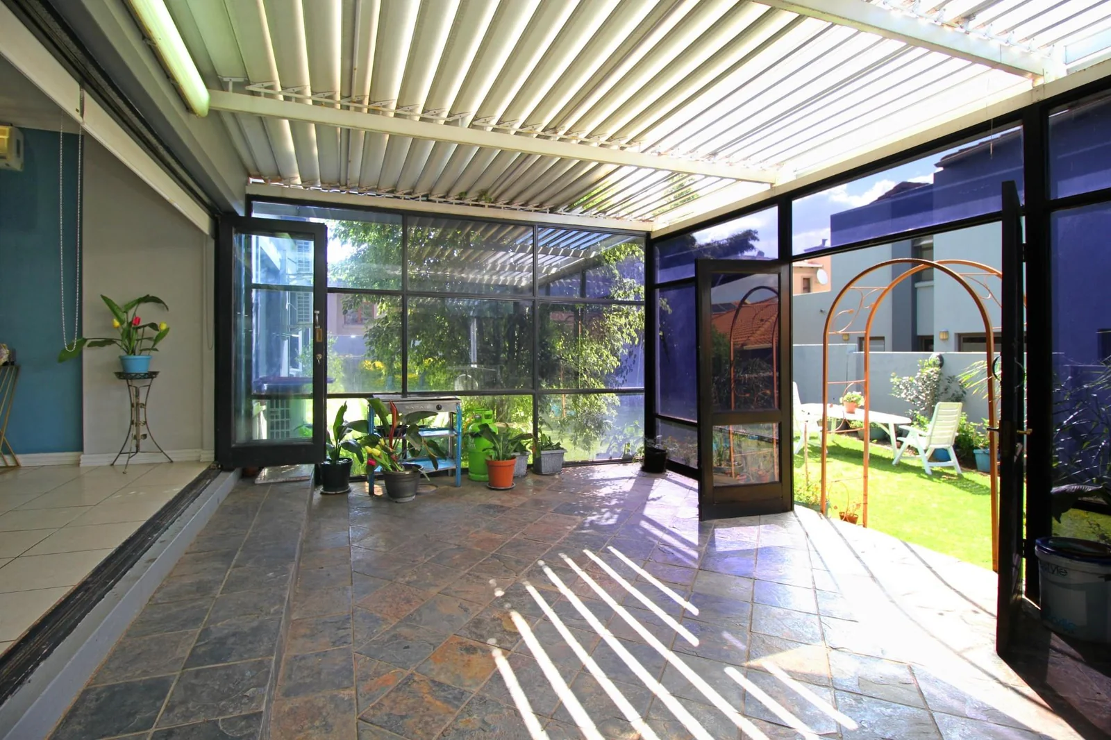 Spacious 4-Bed Family Home with pool – Honey Ridge Estate