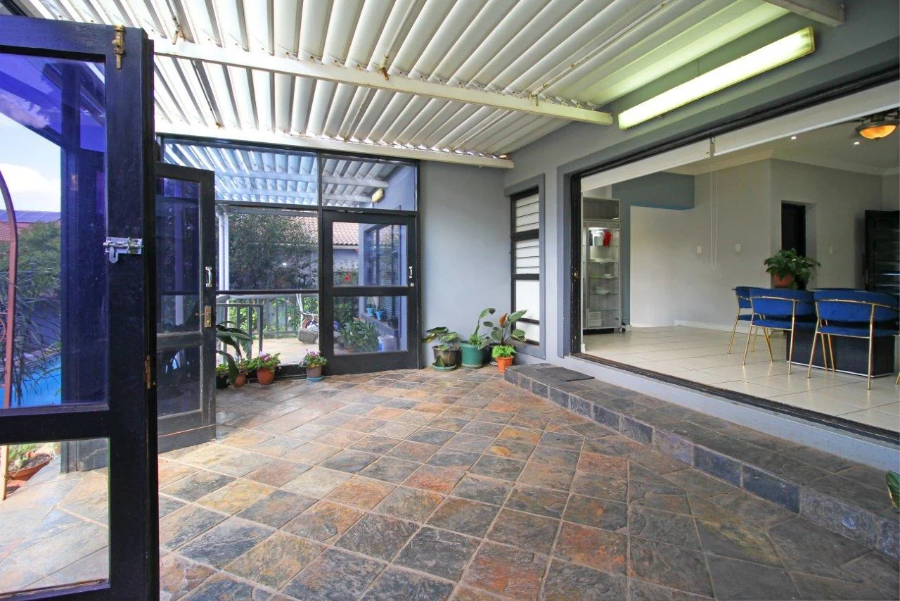 Spacious 4-Bed Family Home with pool – Honey Ridge Estate