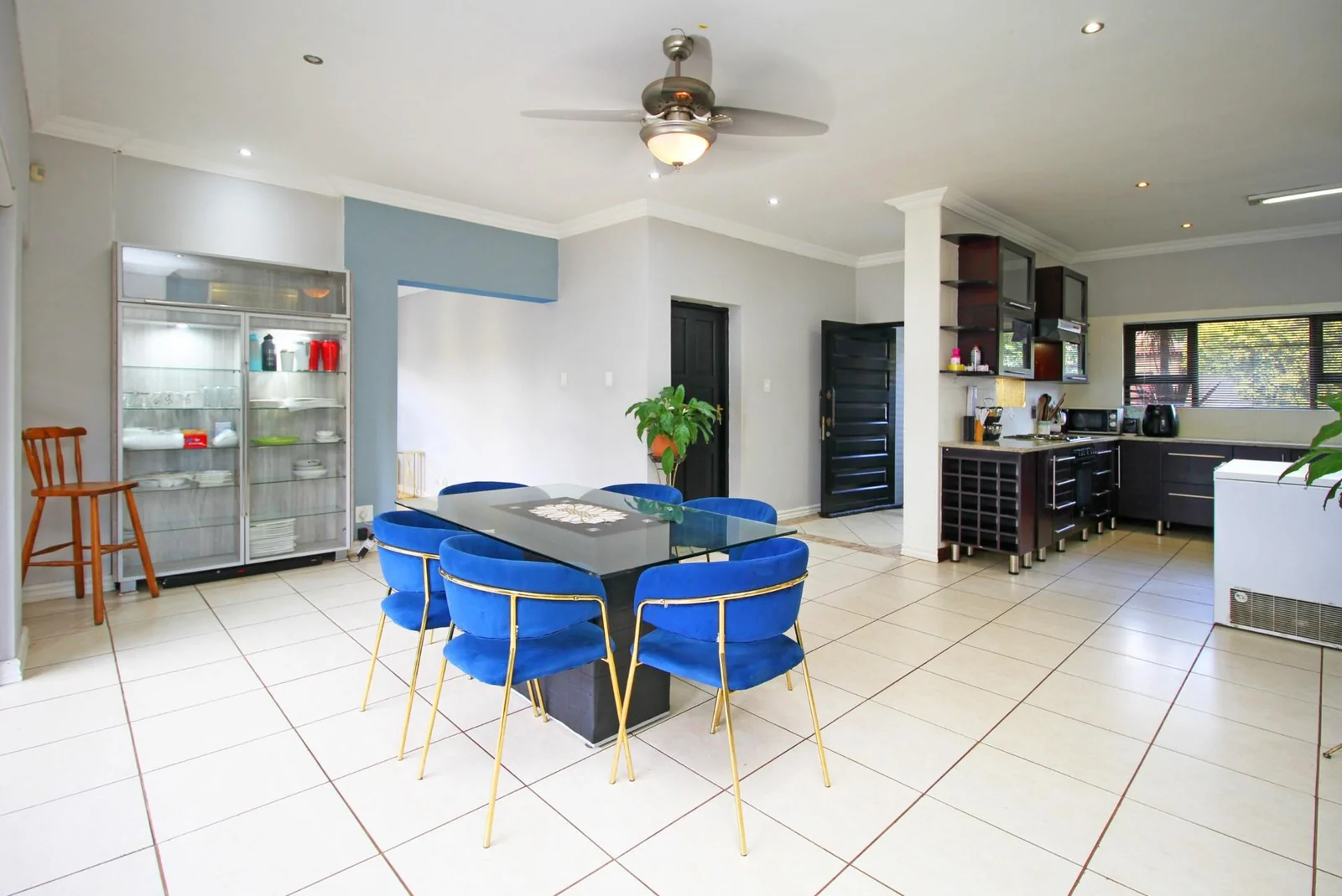 Spacious 4-Bed Family Home with pool – Honey Ridge Estate