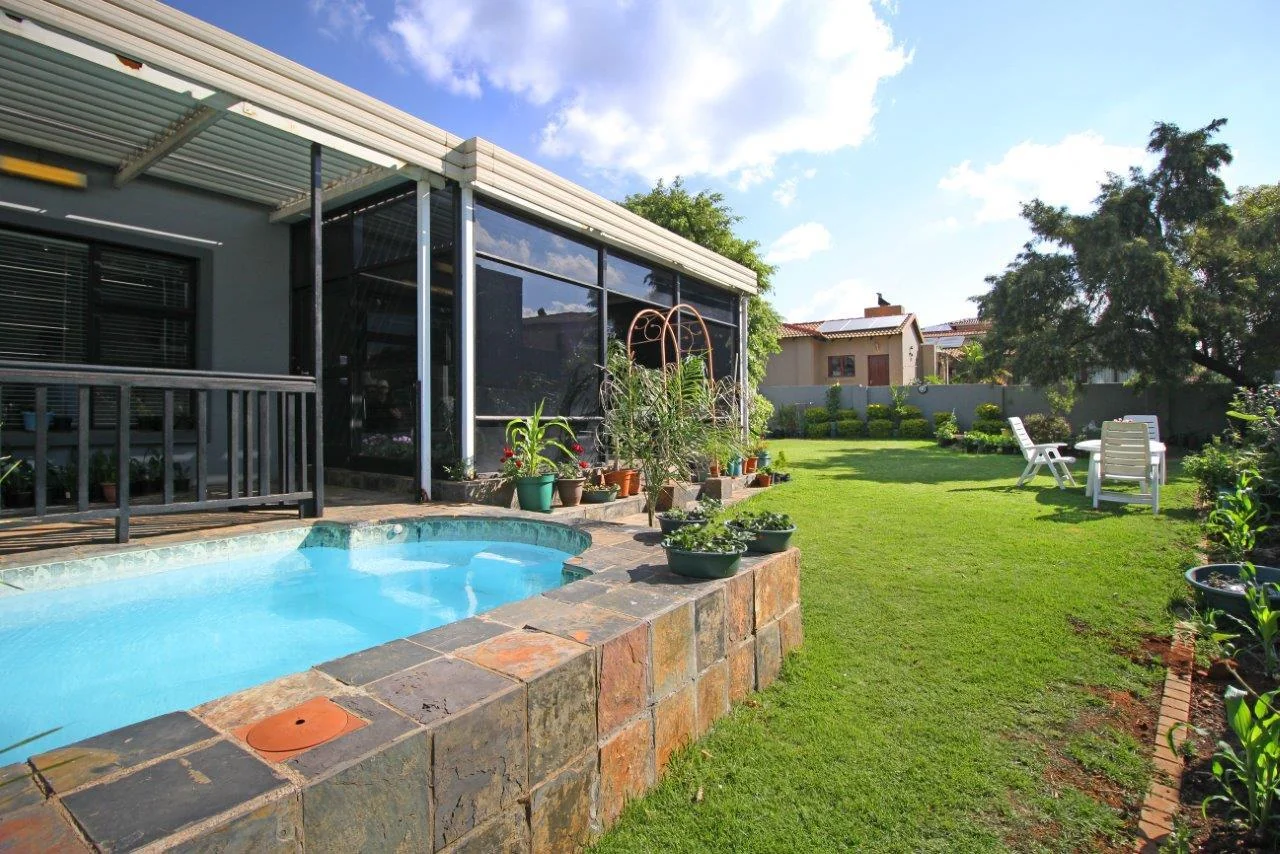 Spacious 4-Bed Family Home with pool – Honey Ridge Estate