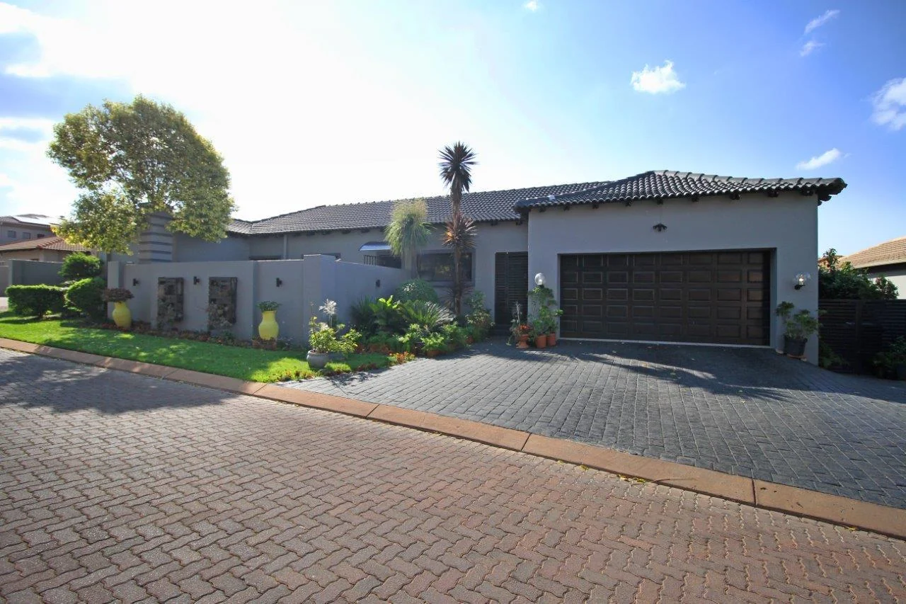 Spacious 4-Bed Family Home with pool – Honey Ridge Estate