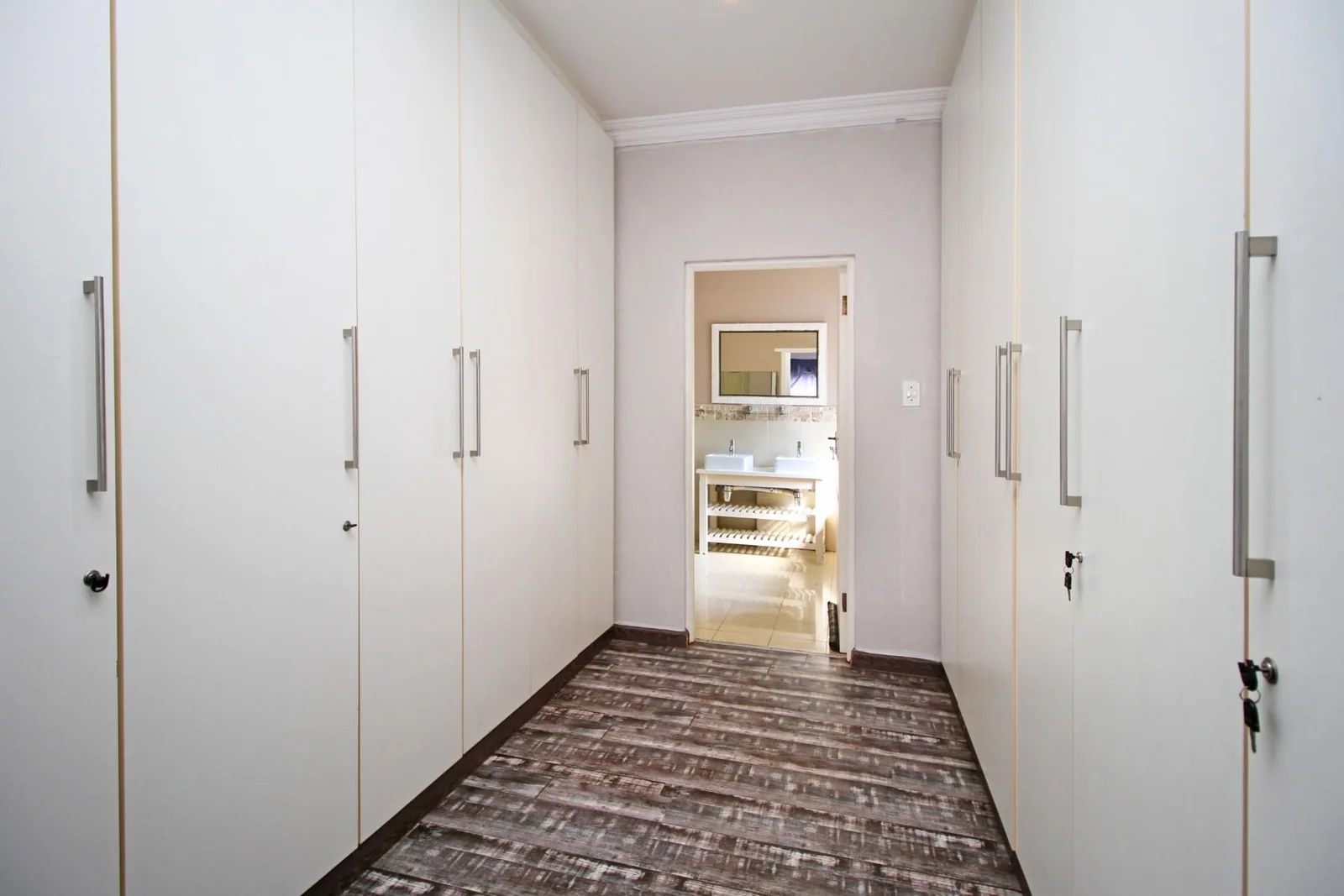 Spacious 4-Bed Family Home with pool – Honey Ridge Estate