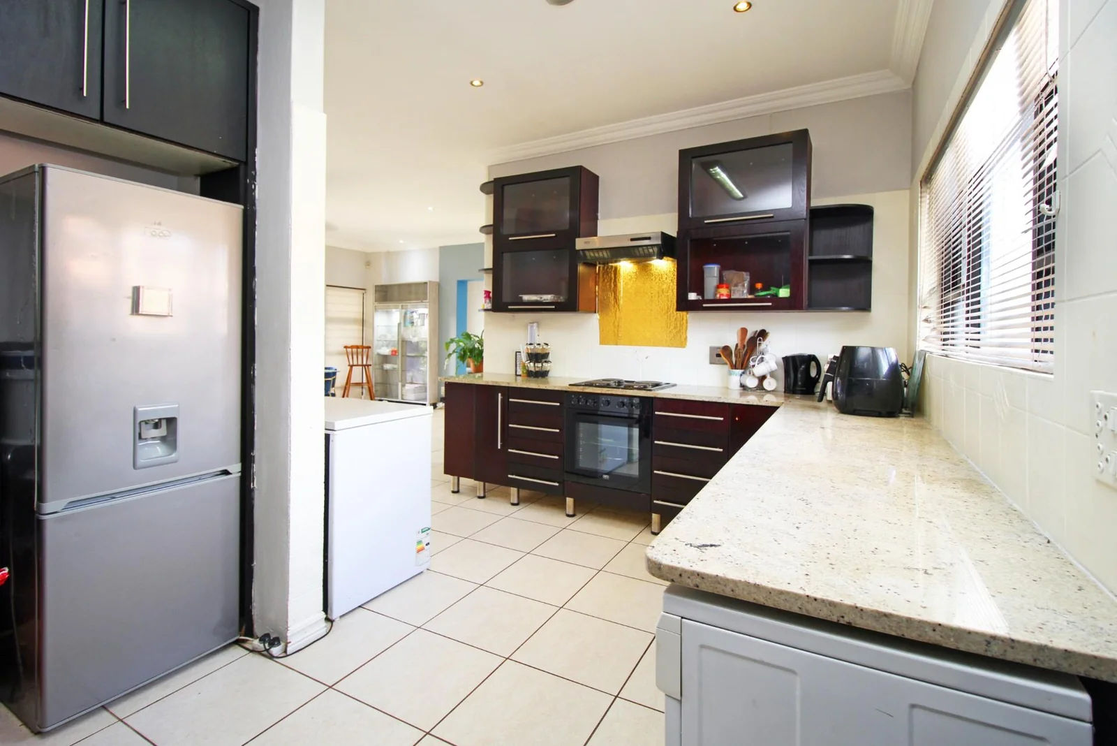 Spacious 4-Bed Family Home with pool – Honey Ridge Estate