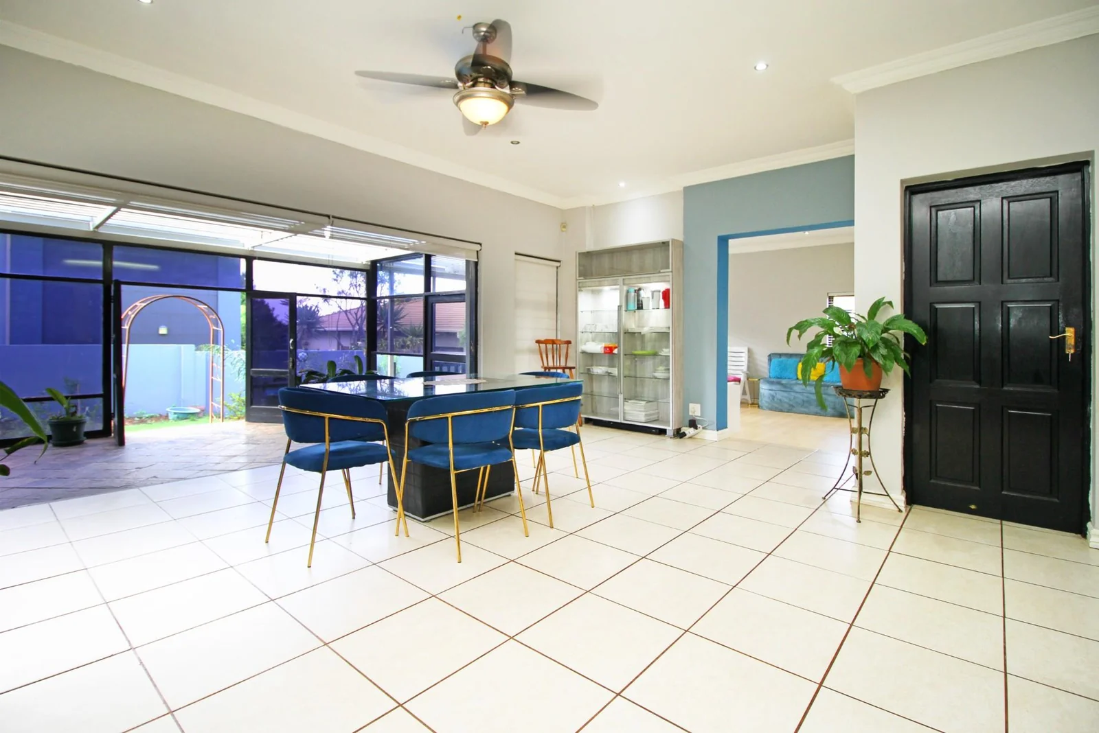 Spacious 4-Bed Family Home with pool – Honey Ridge Estate