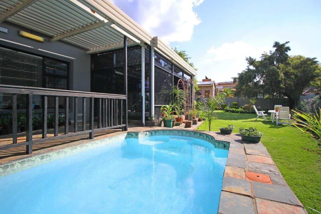 Spacious 4-Bed Family Home with pool – Honey Ridge Estate
