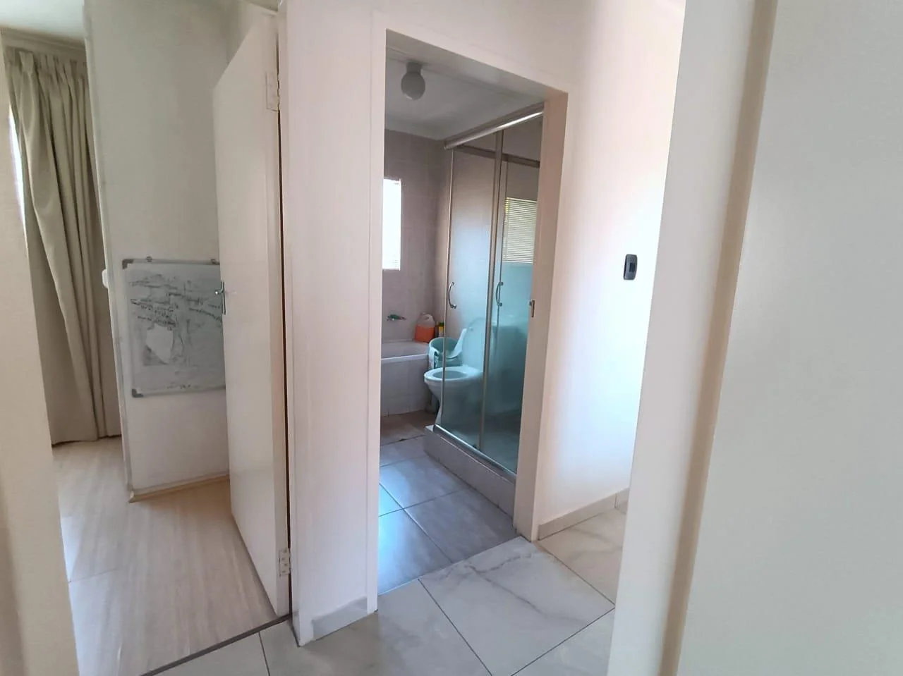 Newly renovated, super modern two-bed, one-bath garden townhouse with a view in Wilgeheuwel