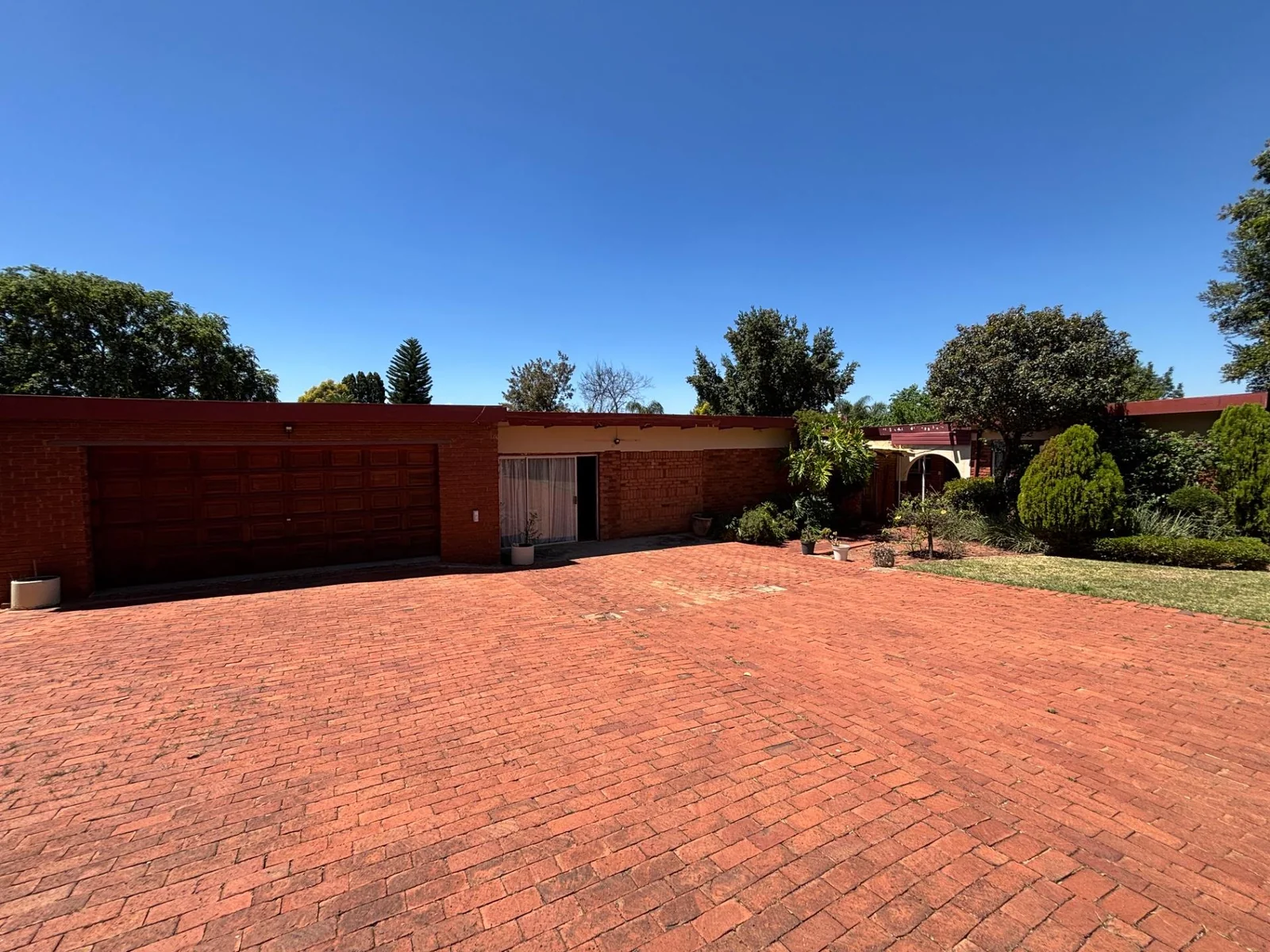 FOR THE BIGGER FAMILY, IT'S ALL HERE ....!!