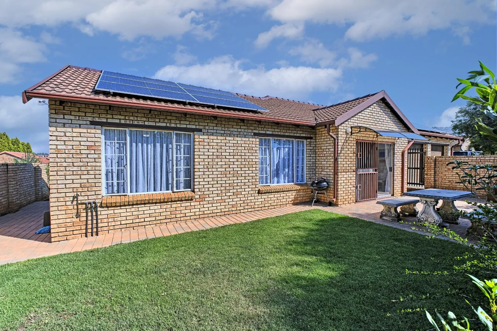 Contemporary Comfort Meets Effortless Living in the Heart of Willowbrook