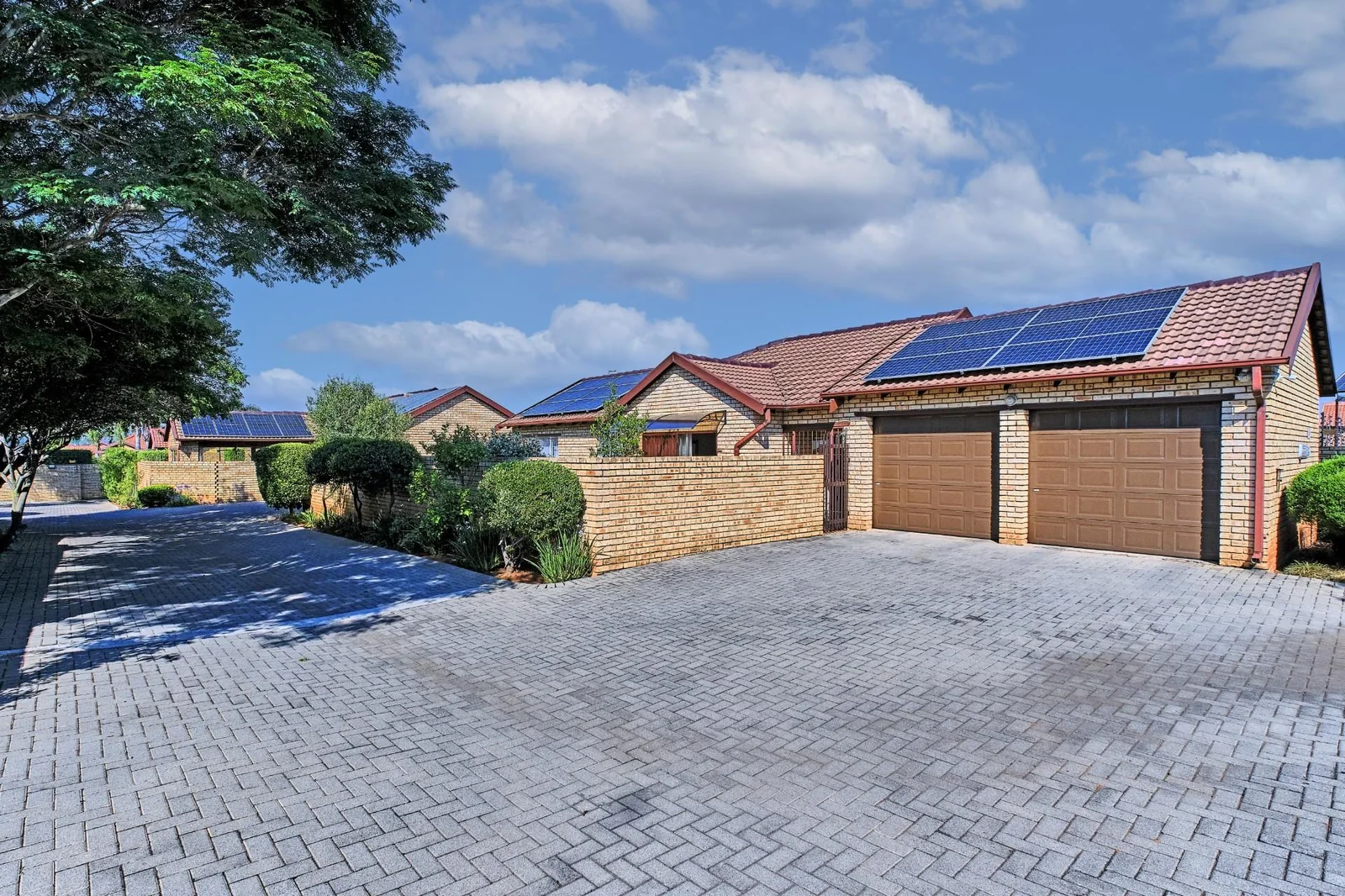 Contemporary Comfort Meets Effortless Living in the Heart of Willowbrook