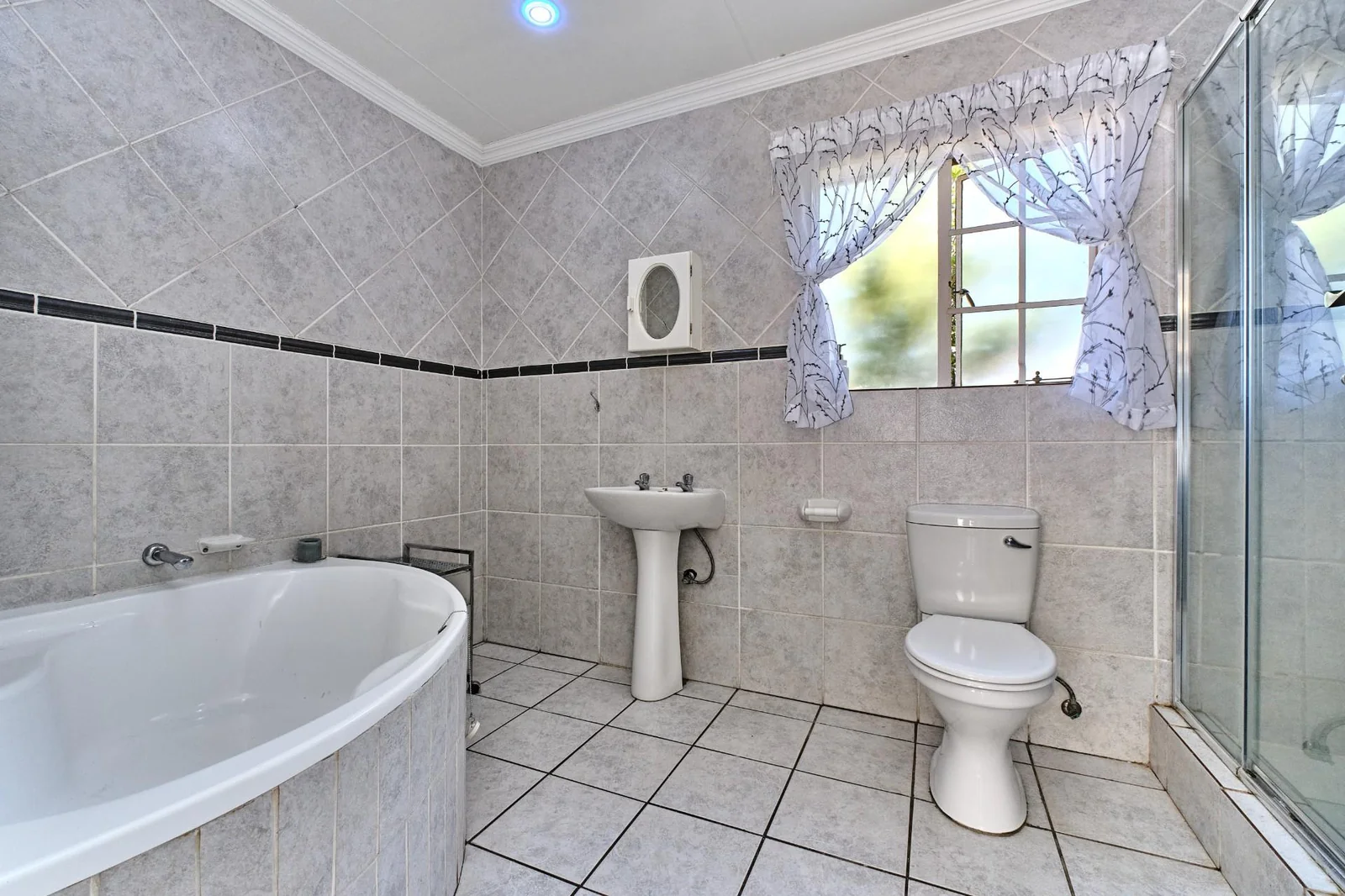 Contemporary Comfort Meets Effortless Living in the Heart of Willowbrook