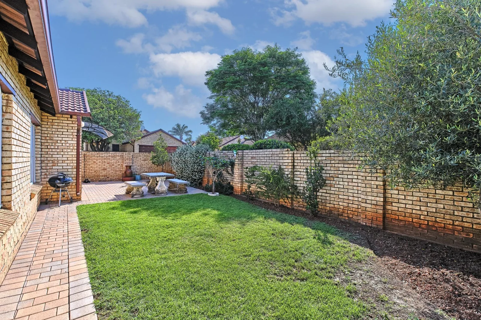 Contemporary Comfort Meets Effortless Living in the Heart of Willowbrook