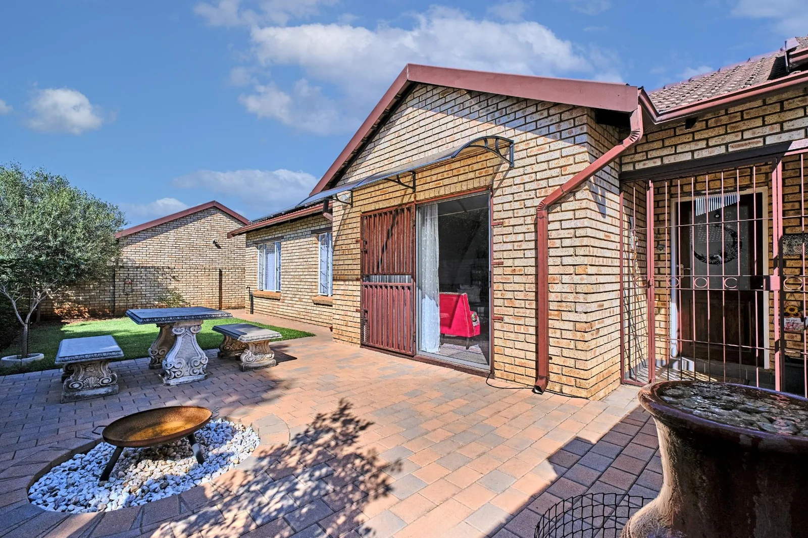 Contemporary Comfort Meets Effortless Living in the Heart of Willowbrook