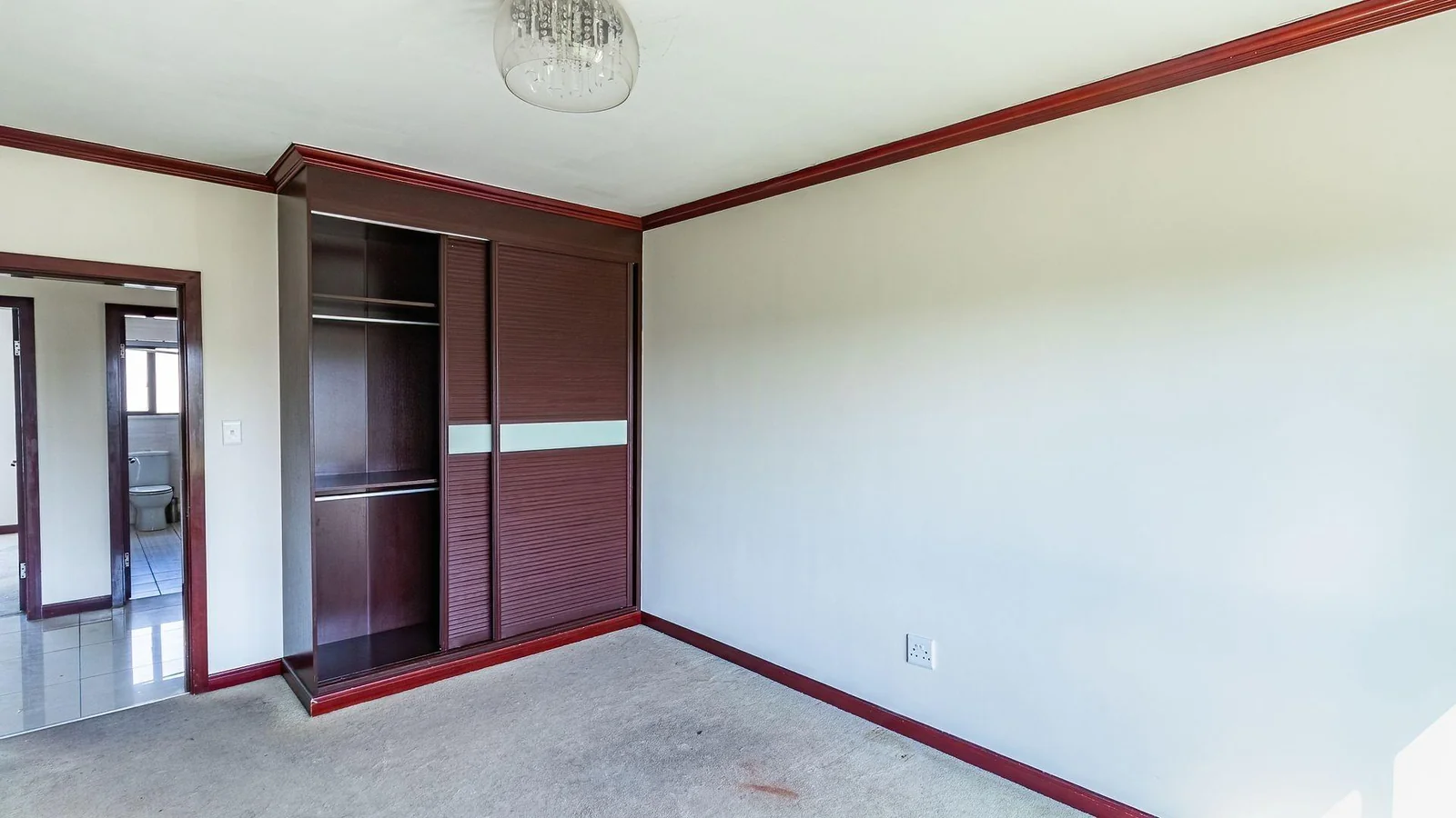 Modern Apartment with Stunning Views For Sale