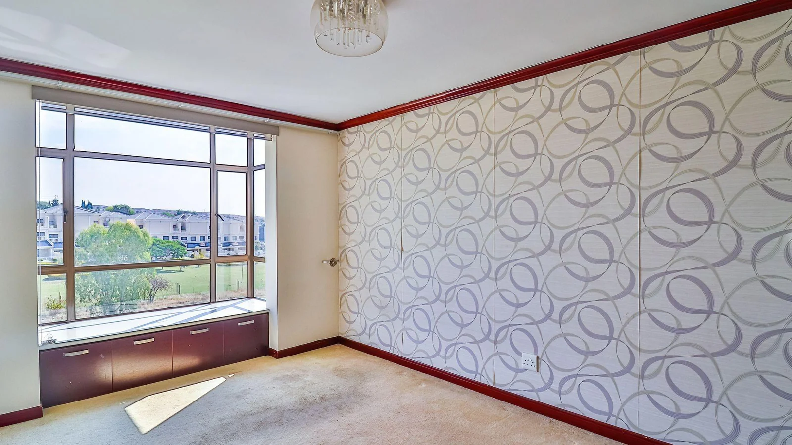 Modern Apartment with Stunning Views For Sale