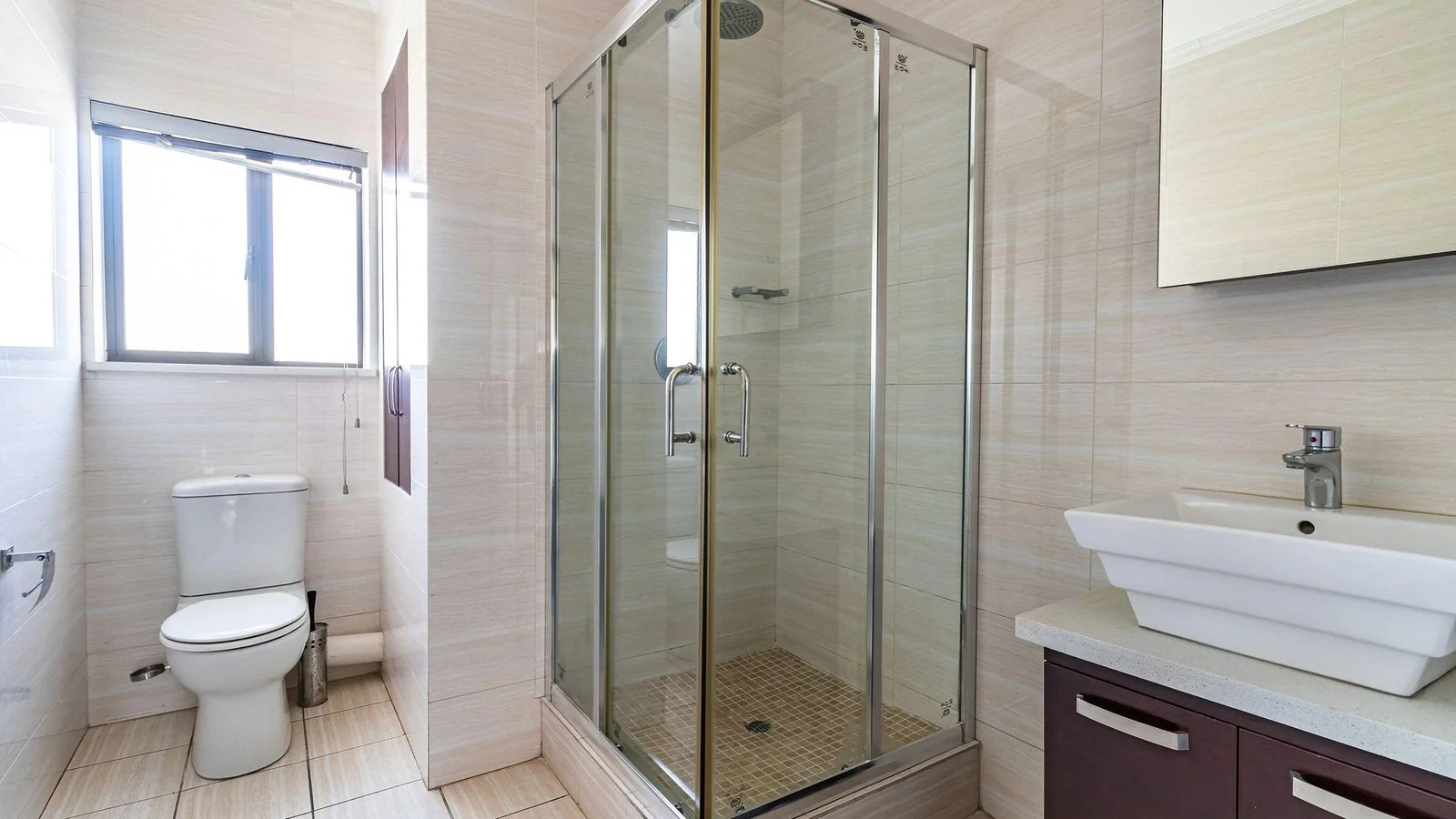 Modern Apartment with Stunning Views For Sale