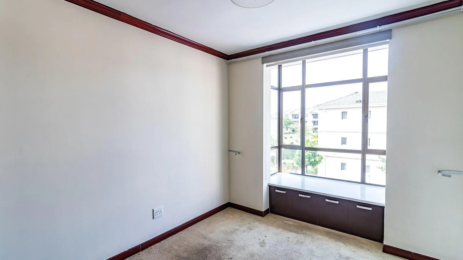 Modern Apartment with Stunning Views For Sale