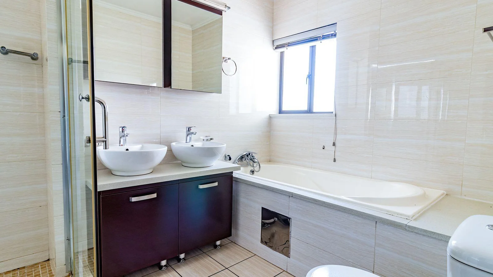 Modern Apartment with Stunning Views For Sale