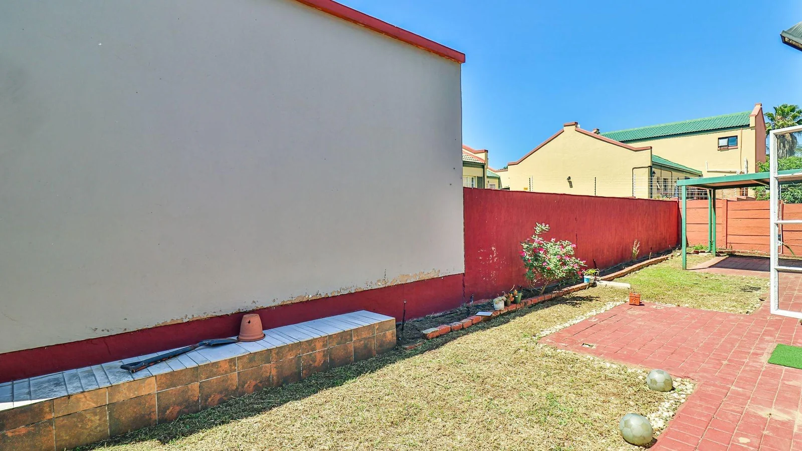 Simplex For Sale in Halfway Gardens