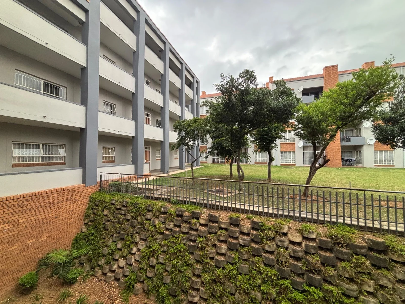 APARTMENT CLOSE TO MENLYN MAINE
