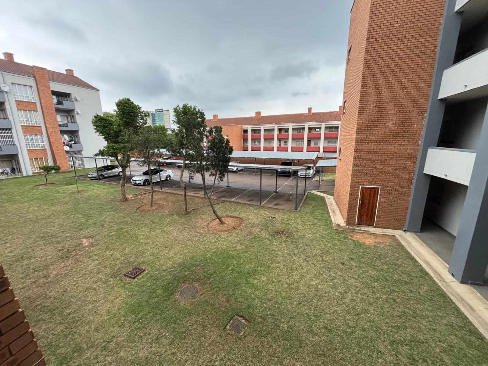 APARTMENT CLOSE TO MENLYN MAINE