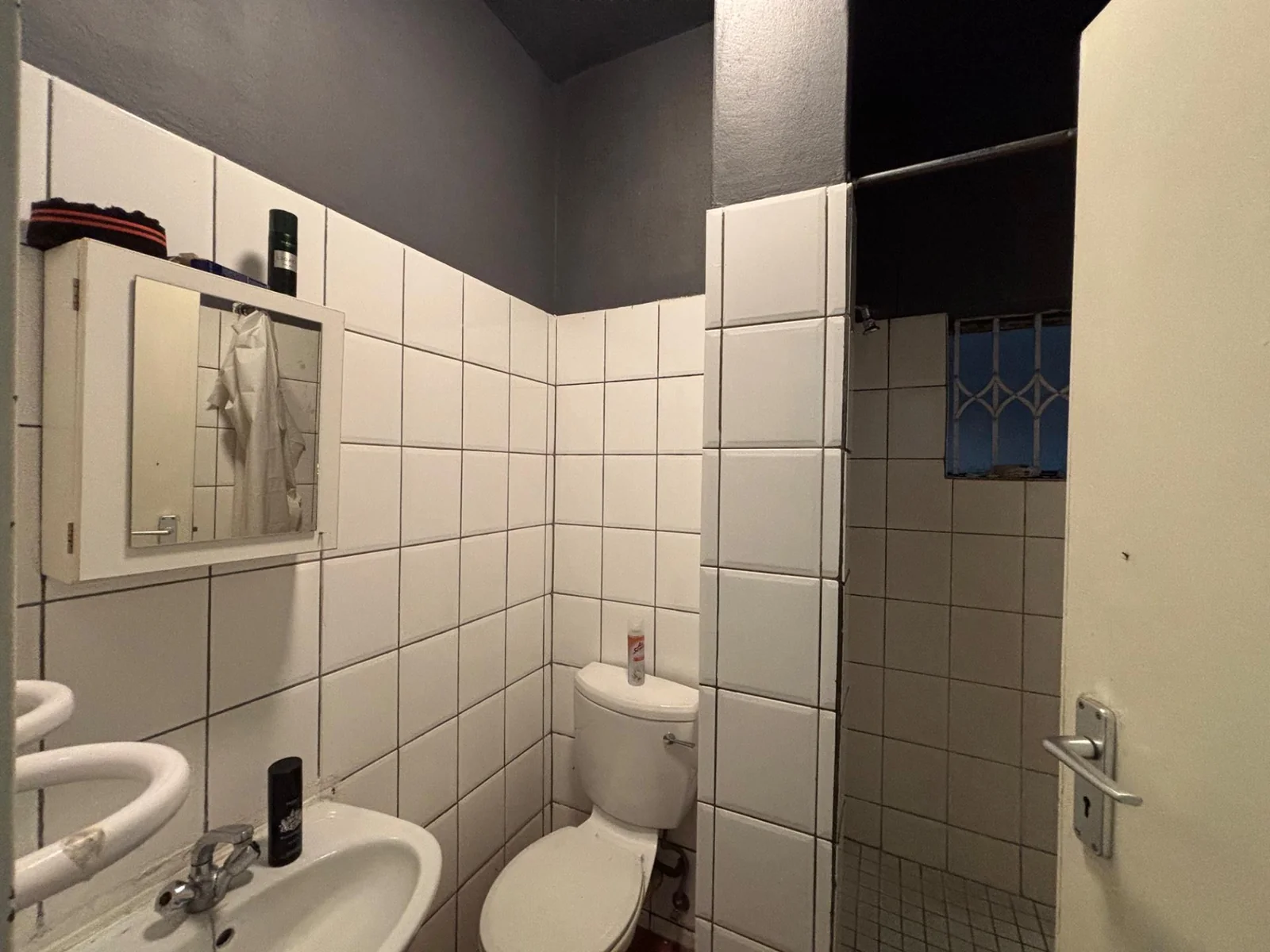 2 BEDROOM APARTMENT NEAR MENLYN MAINE