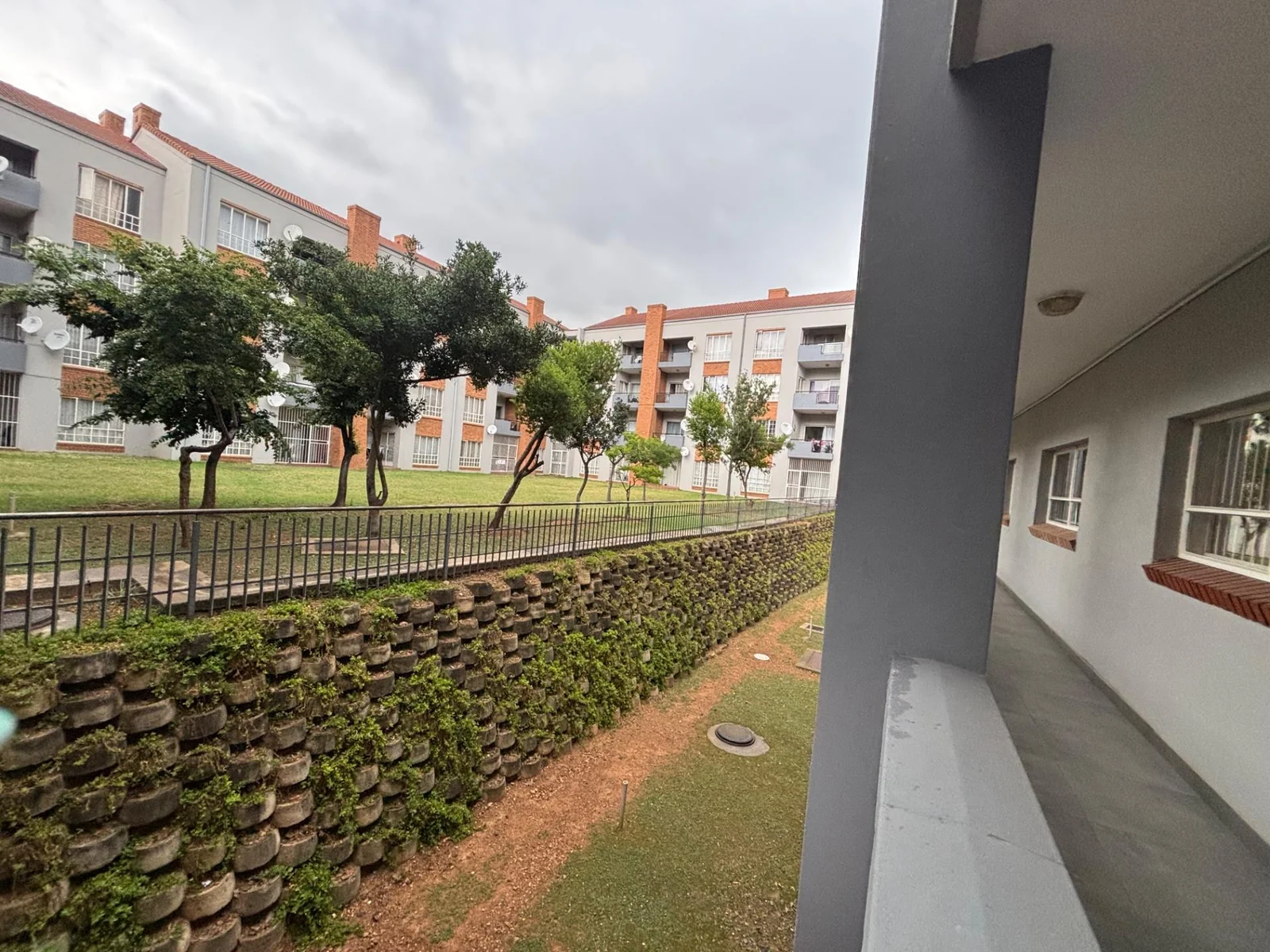 2 BEDROOM APARTMENT NEAR MENLYN MAINE