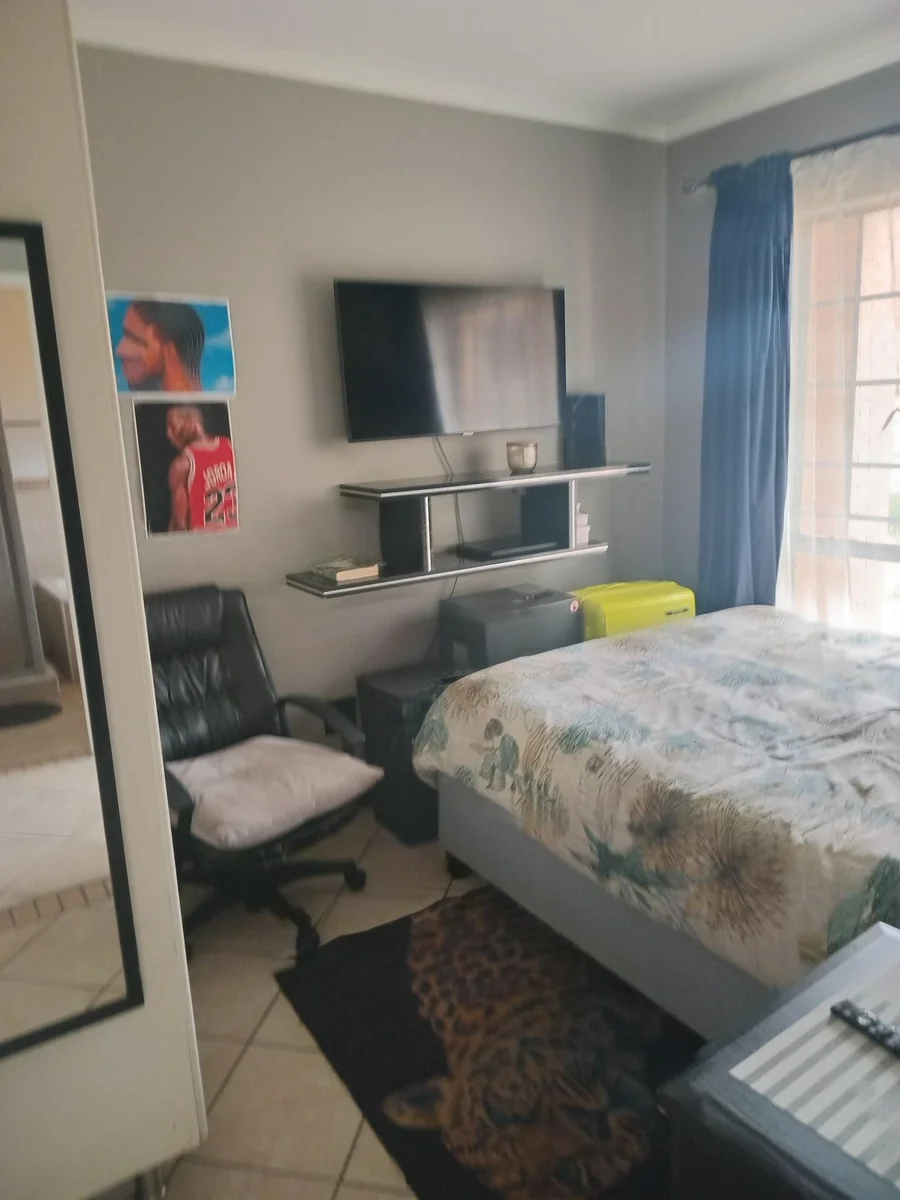 A stunning 2bed  ground apartment with a garden & lockup garage in Erand  Gardens, Midrand