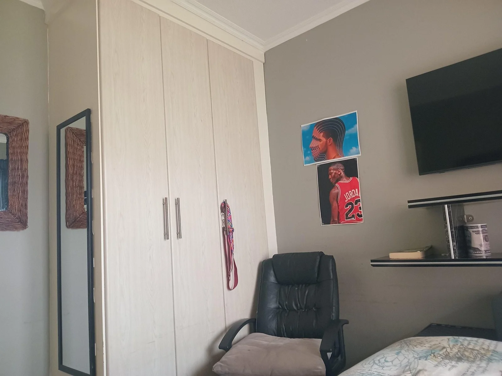 A stunning 2bed  ground apartment with a garden & lockup garage in Erand  Gardens, Midrand