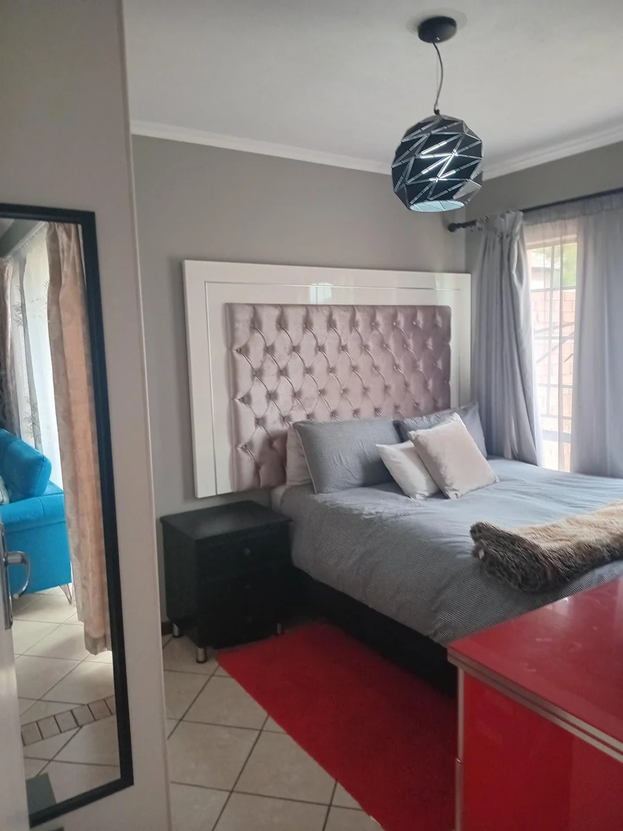A stunning 2bed  ground apartment with a garden & lockup garage in Erand  Gardens, Midrand
